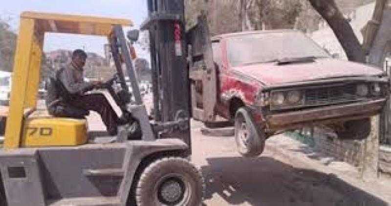رفع 52 سيارة ودراجة نارية متهالكة من شوارع الجمهورية