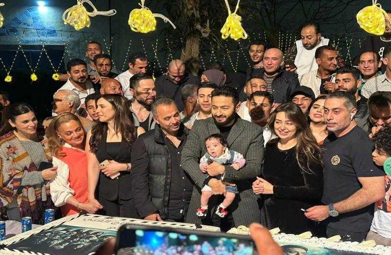 فركش.. حمادة هلال يحتفل بانتهاء تصوير «المداح 3» مع أبطال وصناع المسلسل