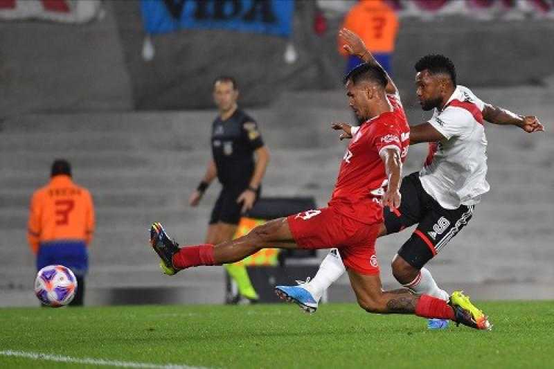 ريفر بليت يعزز موقعه في صدارة الدوري الأرجنتيني بالفوز على إنديبندينتي