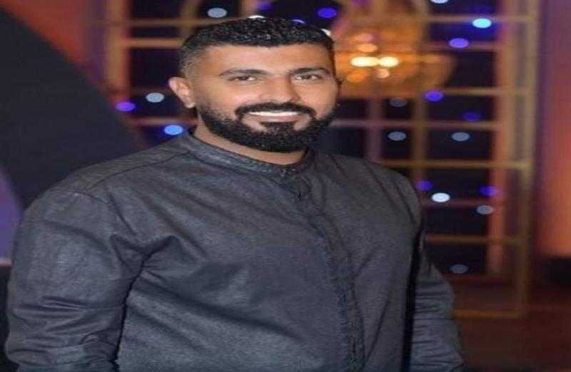المخرج محمد سامي ممسكًا بأسد ضخم في أحدث ظهور له | صور