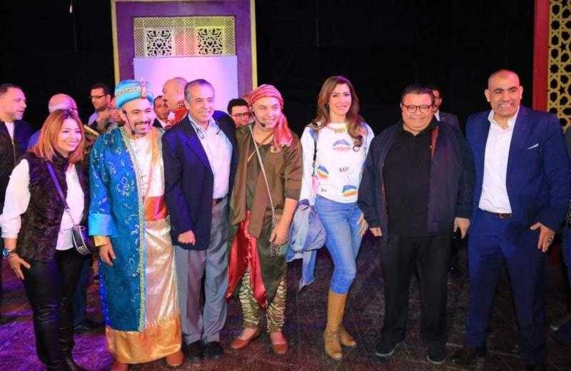 خالد جلال يفتتح عرض «عجيب وعجيبة» بحضور فني وإعلامي