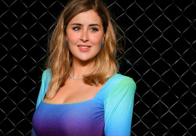 عائشة بن أحمد تشارك جمهورها بعض الرقصات رفقة مدربها في مقطع فيديو على إنستجرام