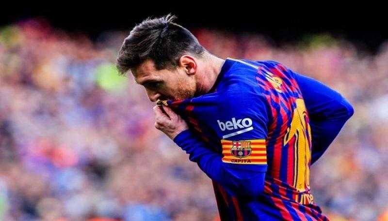 ميسي ينفي تلقيه أية عروض من برشلونة