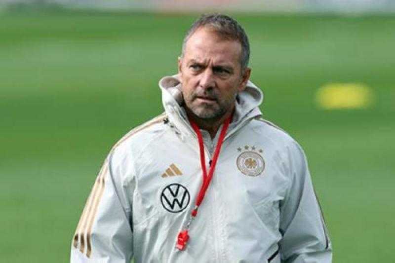 مدرب المنتخب الألماني يستبعد زوله وجنابري وجوتزه من قائمة الفريق