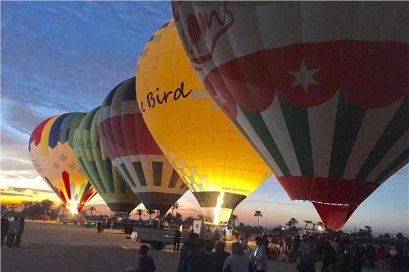انطلاق أكثر من 30 رحلة بالون طائر في سماء محافظة الأقصر