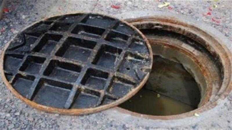 مصرع 4 أشخاص إثر سقوطهم داخل بالوعة صرف صحي بالخصوص