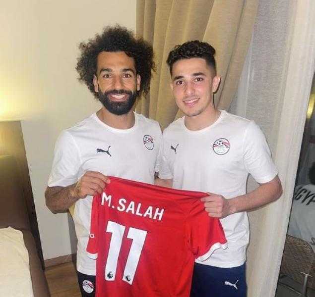 صلاح يُهدي بوبو قميصه في ليفربول