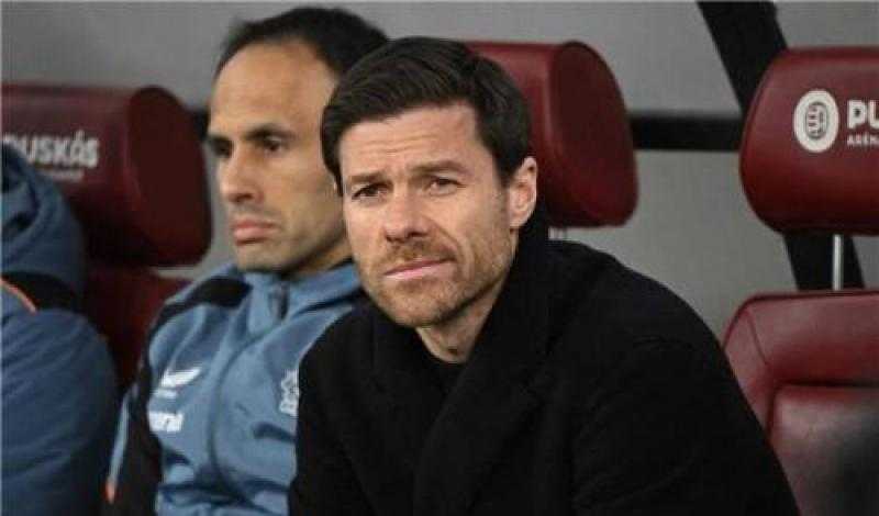 ليفركوزن الألماني ينفي انتقال مدربه ألونسو لباريس سان جيرمان الفرنسي