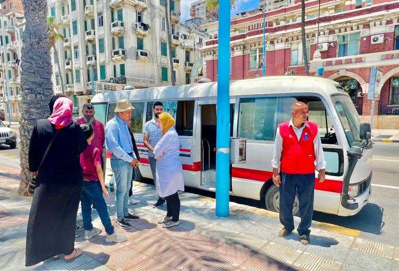 فرق ”100 يوم صحة” تجوب شوارع الأسكندرية خلال إجازة الأضحى
