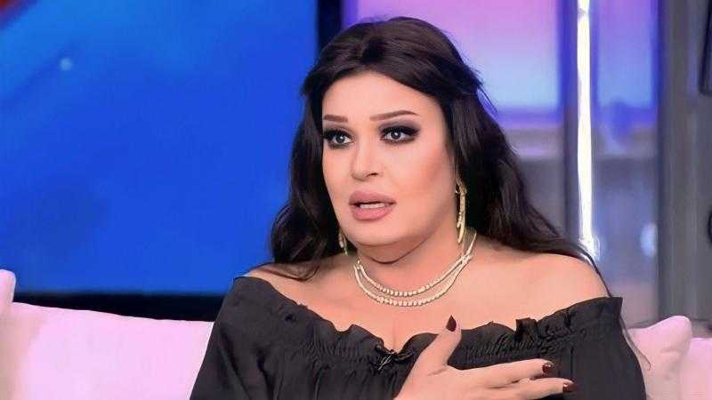 فيفي عبده تسقط في حركة استعراضية: ”كفاية قر” (فيديو)