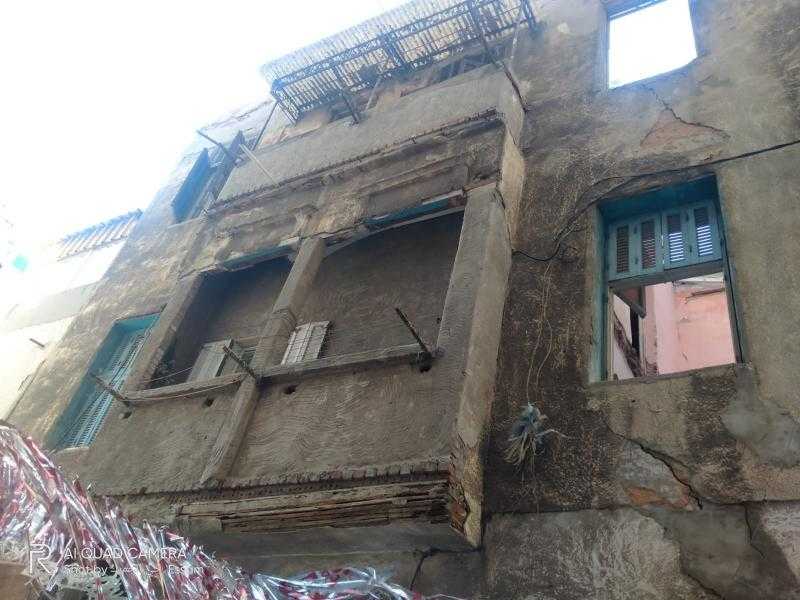 انهيار أجزاء من عقار قديم في حي الجمرك بالإسكندرية