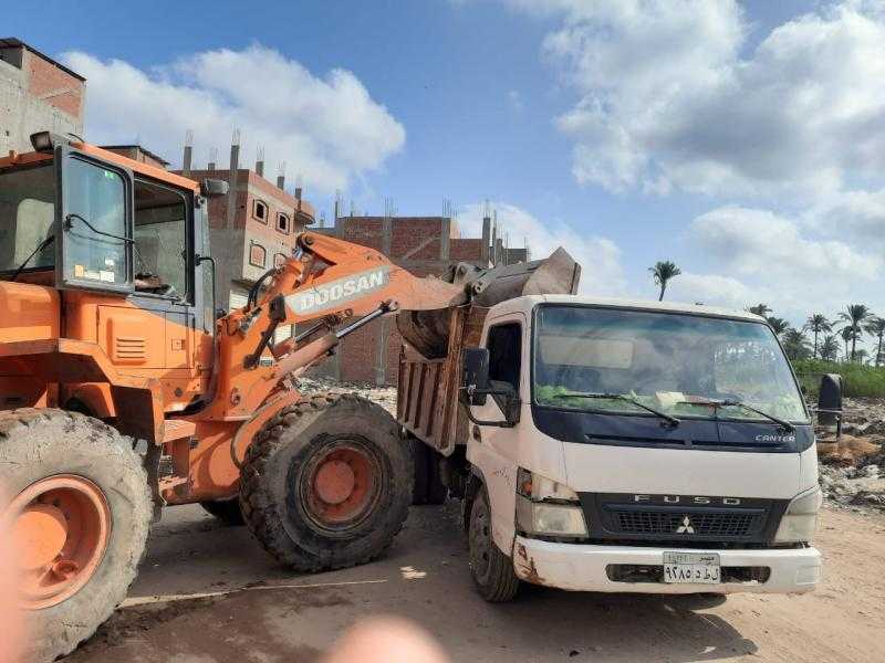 رفع 7 أطنان من القمامة والمخلفات بقرية المدامود في الأقصر
