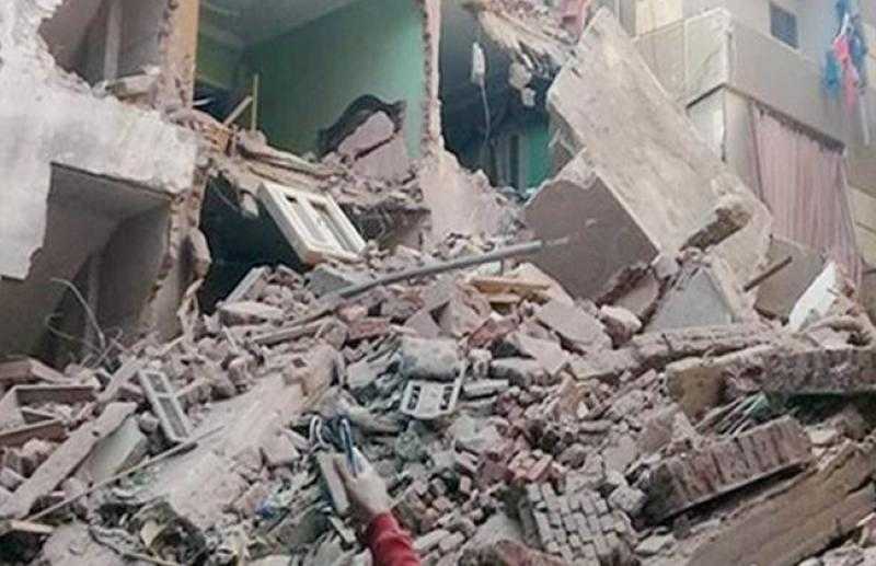 تفاصيل إزالة الأجزاء الخطرة من عقار منهار في حي الجمرك بالإسكندرية