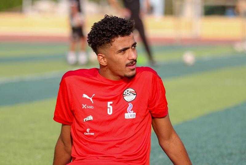 نجم منتخب مصر الأولمبي يرفض مصافحة فوزي لقجع