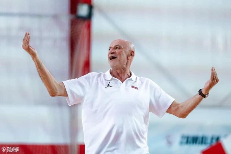 أحمد مرعي: أوجاي مايو الأقرب للزمالك.. ومن الممكن عودة والتر هودج