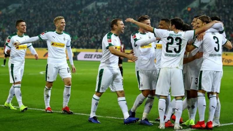 بوروسيا مونشنجلادباخ يتعاقد مع كفانتشارا