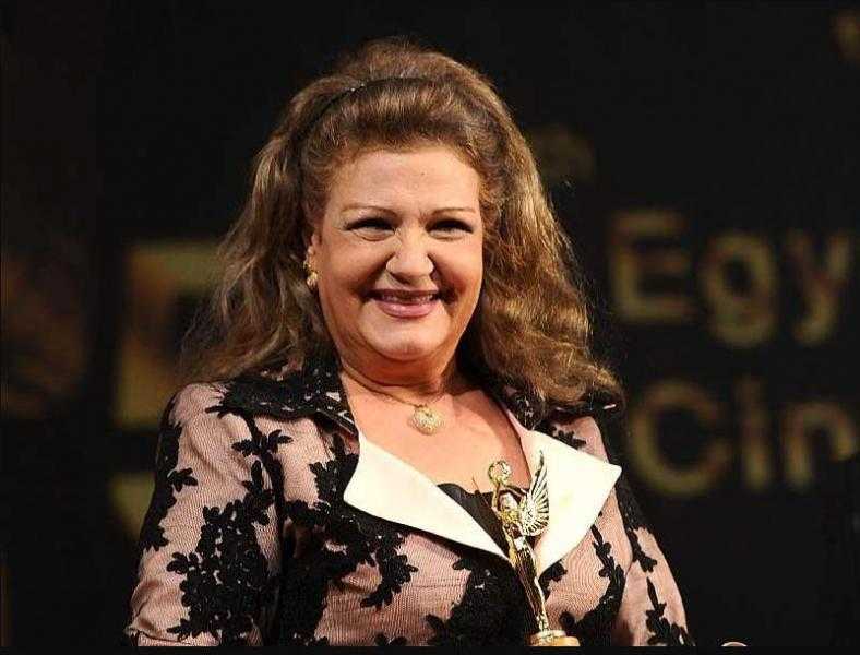 ميمي جمال: تكريمي في لبنان «طبطبة على كتفي».. ومذيعة أعادتني للدراما