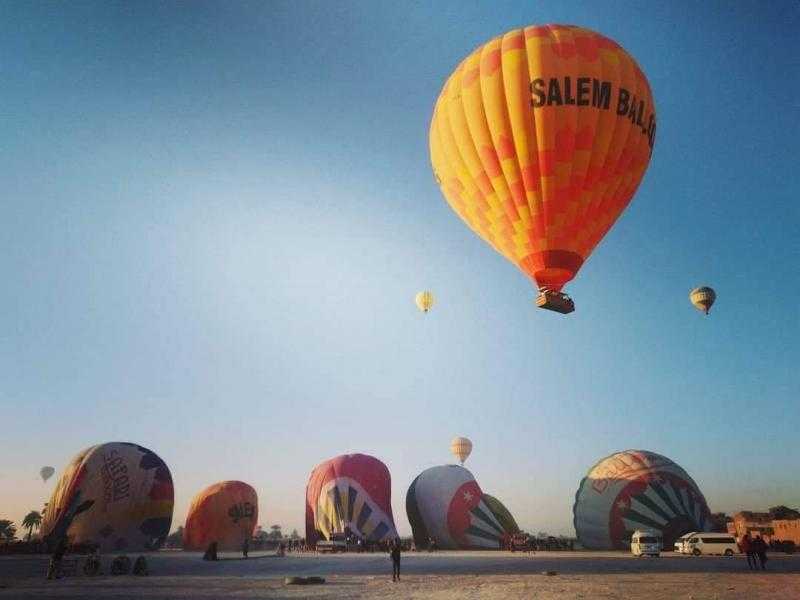الأقصر تشهد خروج 25 رحلة بالون طائر على متنها 500 سائح