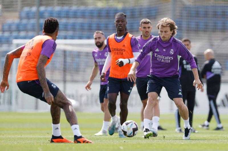 بعثة ريال مدريد تصل لوسأنجلوس لبدء معسكر الإعداد