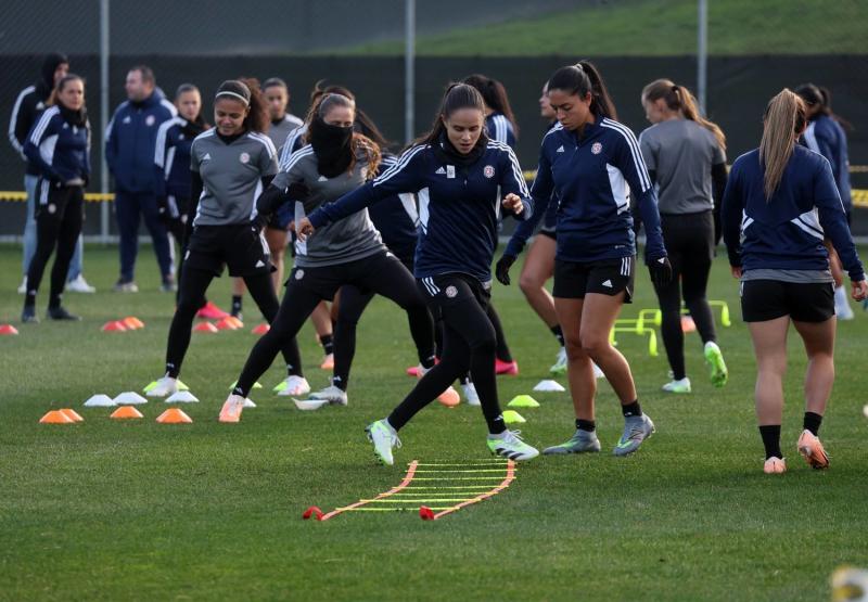حضور جماهيري قياسي في مباراتي افتتاح كأس العالم للسيدات