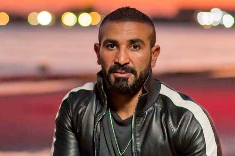 أحمد سعد يروج لحفلته في مهرجان العلمين والمنظمين يضعون التجهيزات النهائية