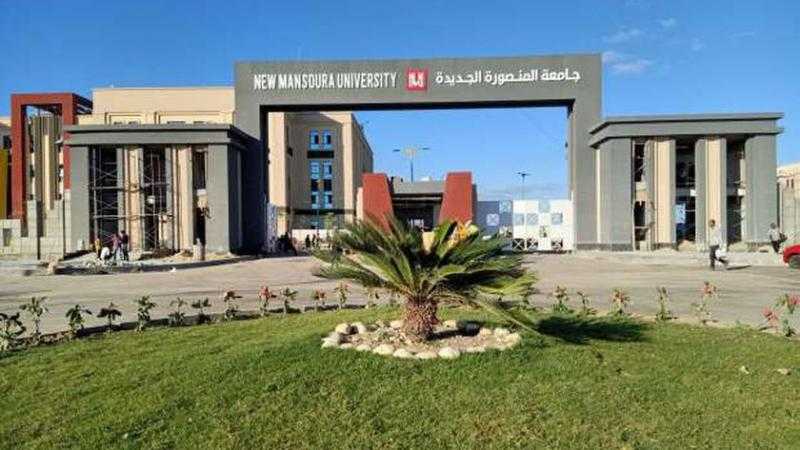 لقاء تعريفي بجامعة المنصورة الأهلية لشرح نظام القبول والمنح والمصروفات