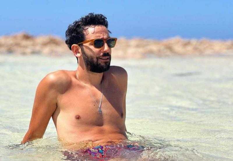 كريم قاسم يستمتع بإجازته الصيفية في أحدث ظهور له
