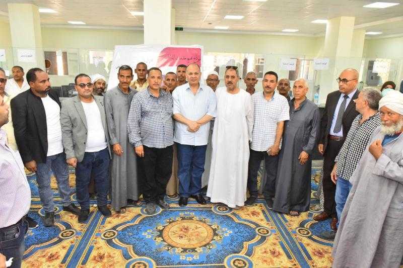 ضمن مشروعات ”حياة كريمة”.. محافظ أسيوط يشهد تشغيل مجمع خدمات المواطنين ببني عديات.. صور