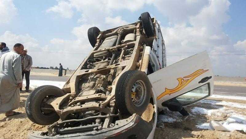 إصابة 5 أشخاص في انقلاب سيارة ربع نقل بالفيوم