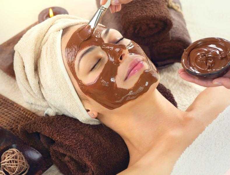 4 خلطات طبيعية لبشرة برونزية
