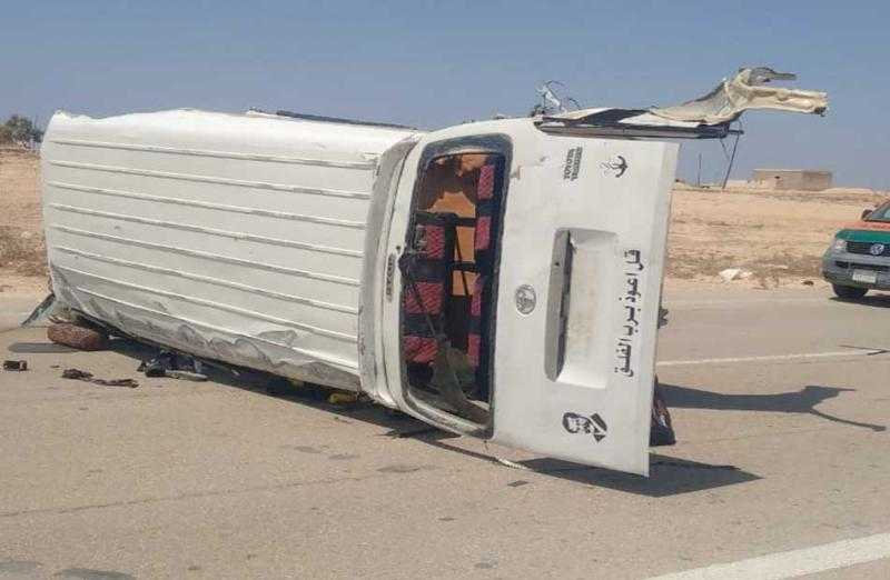 إصابة 5 أشخاص إثر انقلاب سيارة ميكروباص في البدرشين