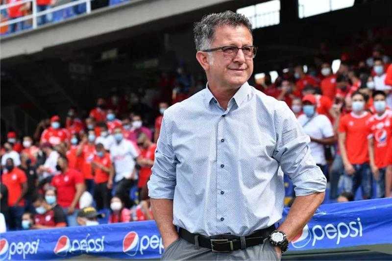 أوسوريو يؤجل سفره إلى كولومبيا ويعقد جلسة مع معاونيه في الزمالك