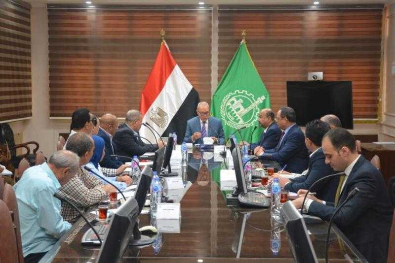 محافظ القليوبية: إقامة عدد من المشروعات الخدمية والاستثمارية بالتعاون مع السكة الحديد