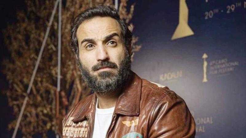 عمرو سلامة يشيد بمسلسل «سفاح الجيزة» بعد انطلاق عرضه: «الحلقتين مبهرين بكامل عناصر العمل»