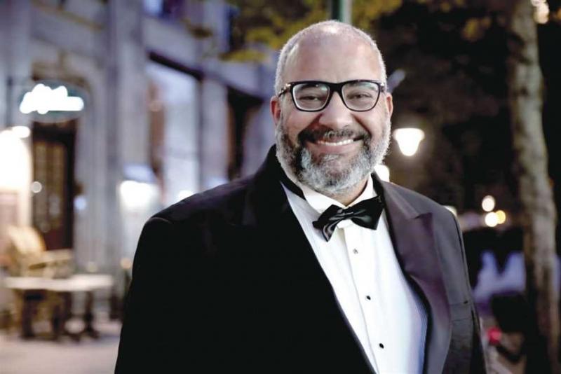 بيومي فؤاد: أشرف زكي كان بيتريق عليا زمان بيقولي بشوفك ببدلة واحدة في 6 مسلسلات