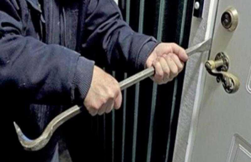 تجديد حبس متهمين بسرقة المساكن بأسلوب «كسر الباب» في البساتين