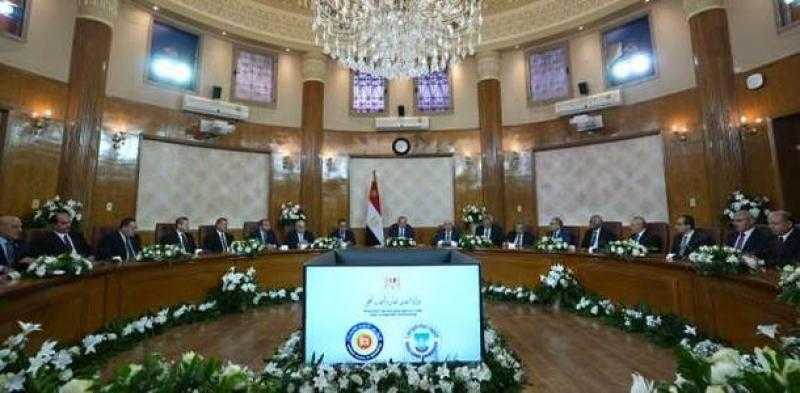 رئيس جامعة الإسكندرية يستعرض جهود ربط البحث العلمي بالصناعة أمام الرئيس السيسي