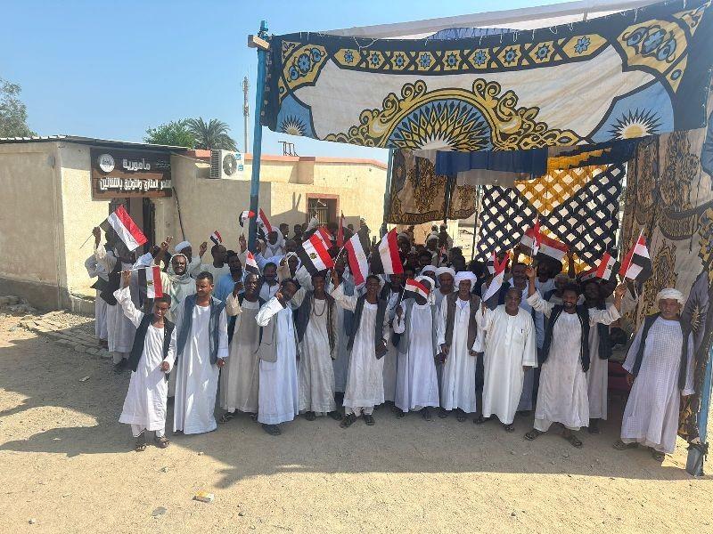 توافد مئات المواطنين لتحرير توكيلات ترشح الرئيس السيسي بالانتخابات بمدينة الشلاتين جنوب البحر الأحمر| صور