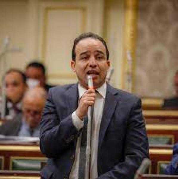 محمد إسماعيل يهنئ العمال بعيدهم: ”أنتم وقود تنمية مصر ونهضتها”