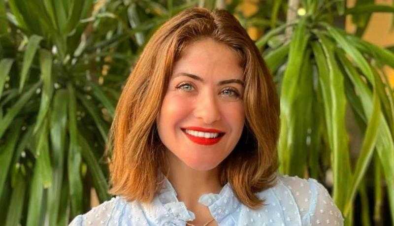 هايدي كرم تستمتع بوقتها من حمام السباحة في أحدث ظهور لها