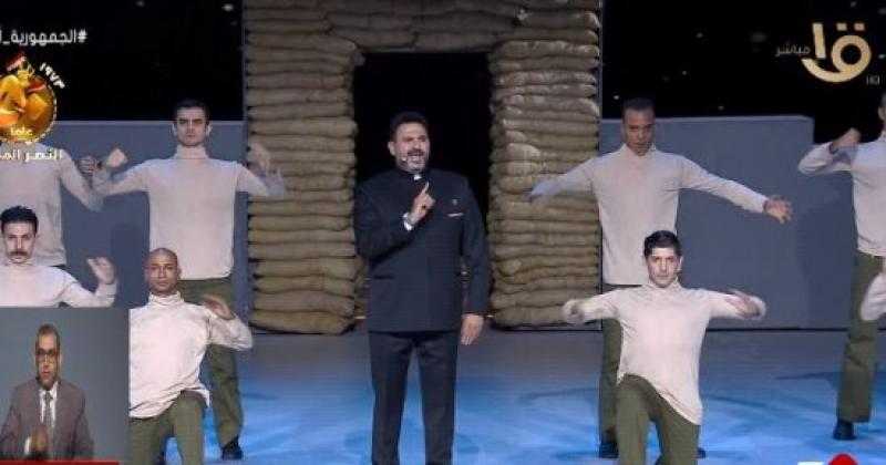أكرم حسني يقدم فقرة فنية في الندوة التثقيفية للقوات المسلحة احتفالا بنصر أكتوبر