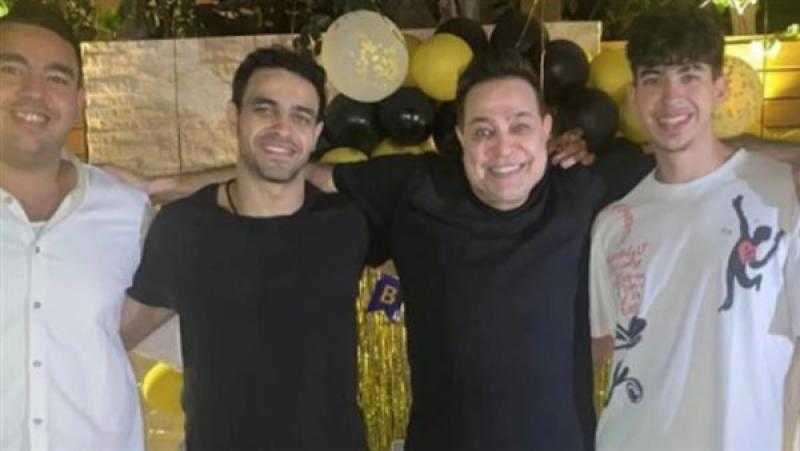 حكيم يحتفل بعيد ميلاده ال 60 وسط أسرته