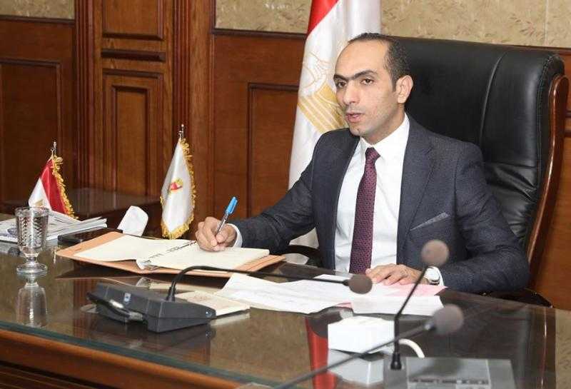نائب محافظ سوهاج يعقد اجتماعا لمناقشة إجراءات توصيل المرافق للمباني القائمة