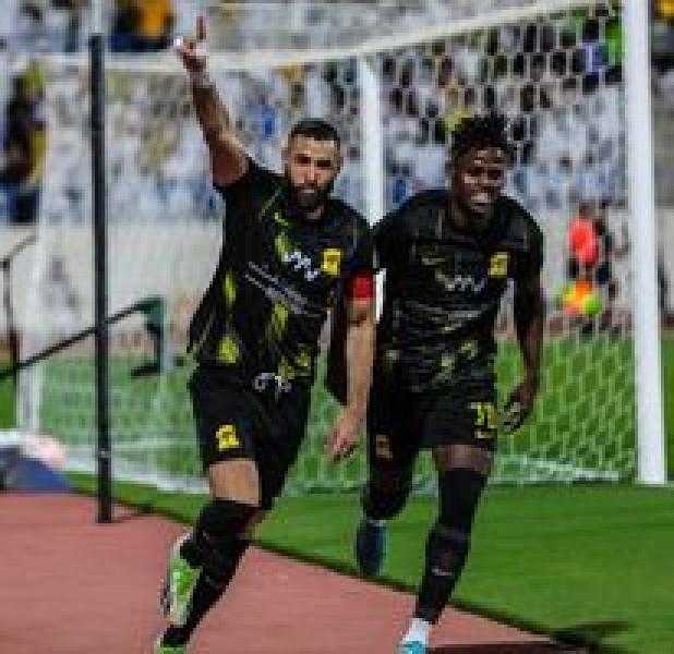 فينيسيوس: بنزيما أفضل لاعب في العالم.. وتعلمت منه الكثير