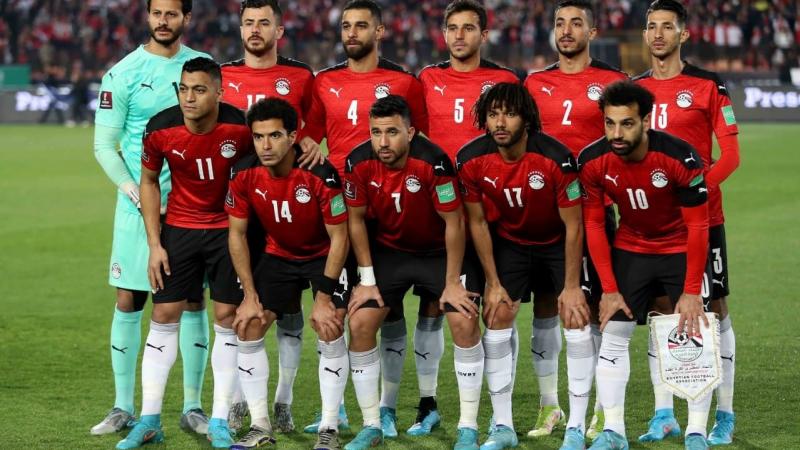 منتخب مصر بالقميص الأحمر والشورت الأبيض في ودية الجزائر غدا