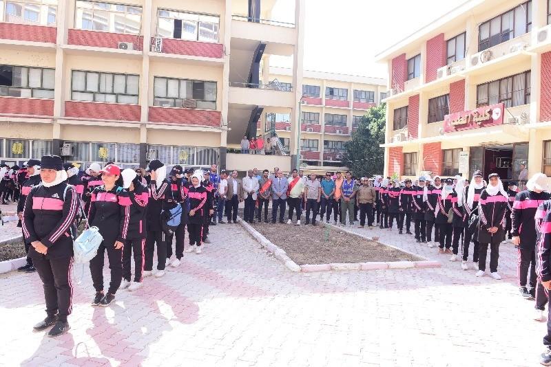 استمرار توافد طلاب جامعة سوهاج على حملة التبرع بالدم لصالح الأشقاء الفلسطينيين | صور