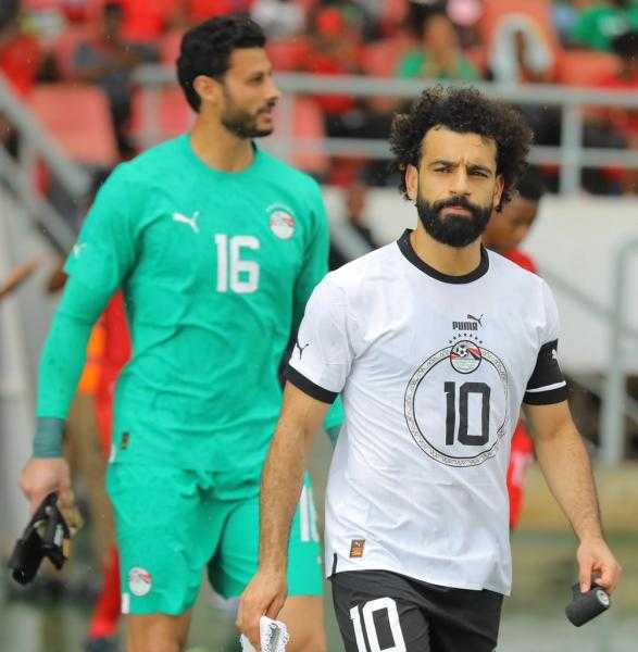 مدرب منتخب مصر السابق يثني على صلاح بعد رسالته