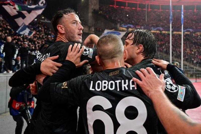 نابولي يعمق جراح يونيون برلين في دوري الأبطال