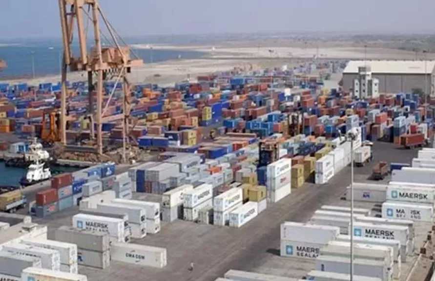 أمن المنافذ يضبط قضايا هجرة غير شرعية وينفذ 120 حكمًا قضائيًا