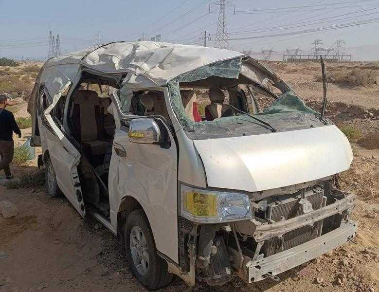 مصرع وإصابة 7 أشخاص في انقلاب سيارة بطريق الفيوم الصحراوي